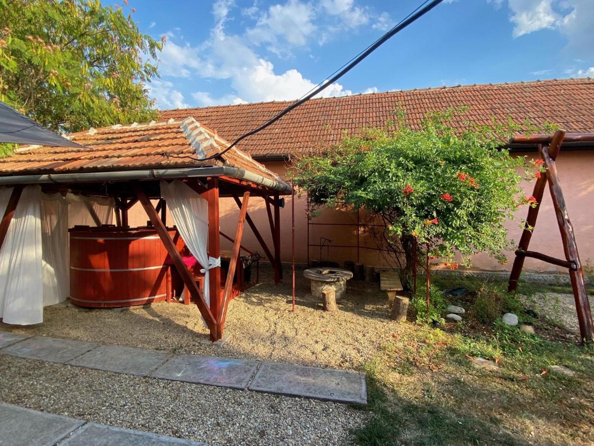 Arpad Nyaralohaz Villa Sarud Exterior photo